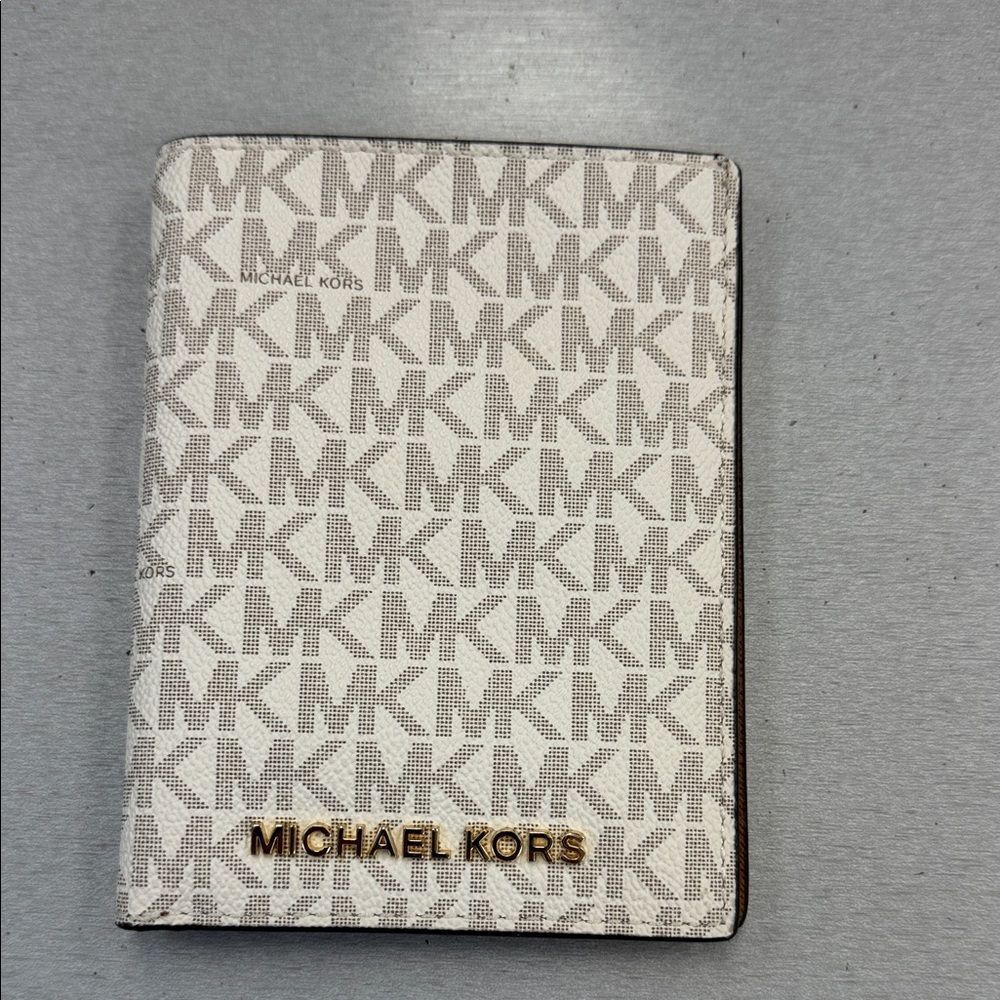 Michael Kors Travel Case Wallet